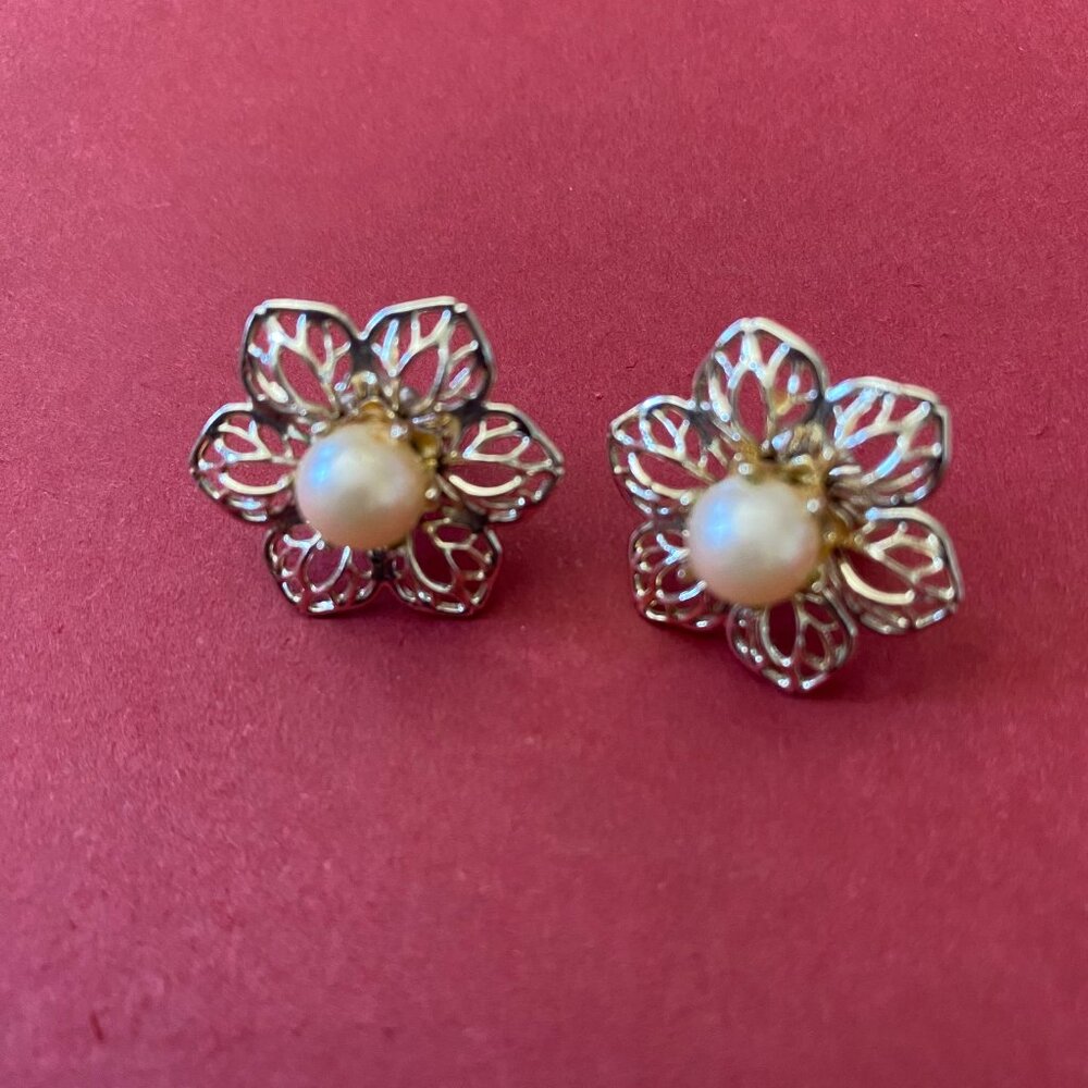 Flower Earrings with pearl